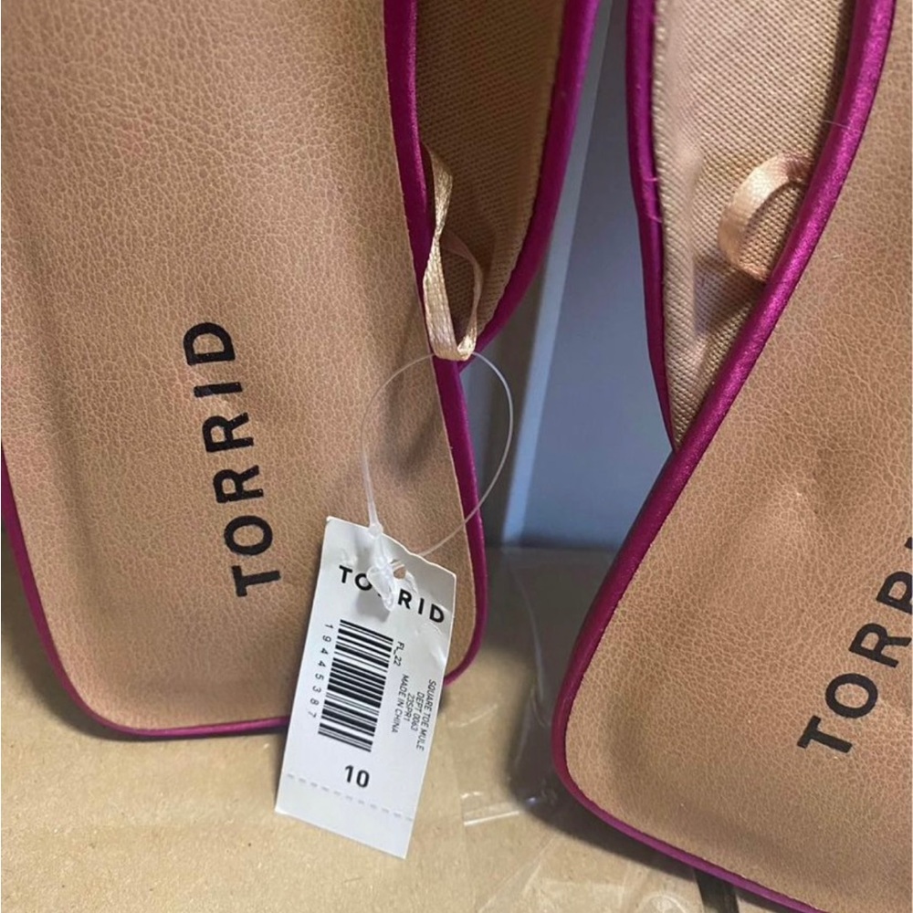 TORRID SHOES NWT - Hot pink slip-on’s with sparkly bows